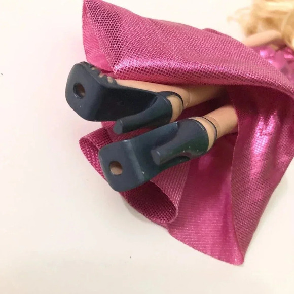 MGA Bratz Cloe Fashion Show Evening Wear  Doll Flaws TLC - Picture 11 of 16